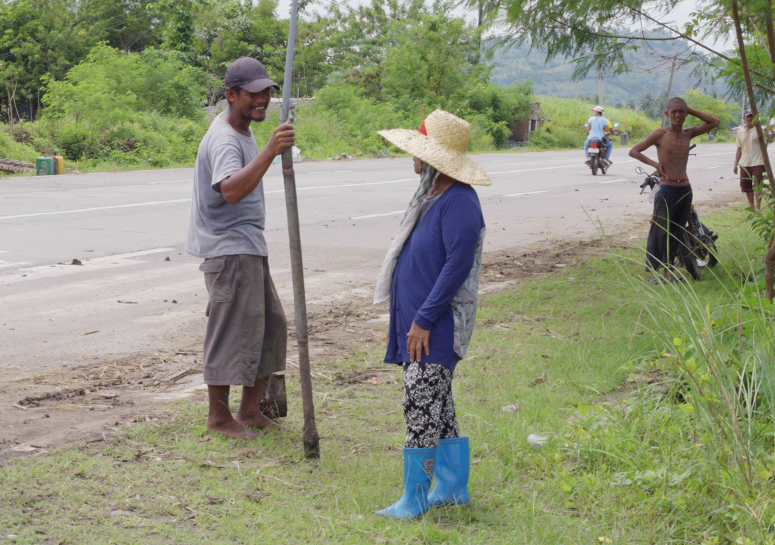 Enzo Camacho and Ami Lien, Langit Lupa (Heaven and Earth), 2023. Film still. Courtesy of the artists. A still from a film by Enzo Camacho and Ami Lien. There are a small group of children running through lush green plants, presumable sugar cane plants.